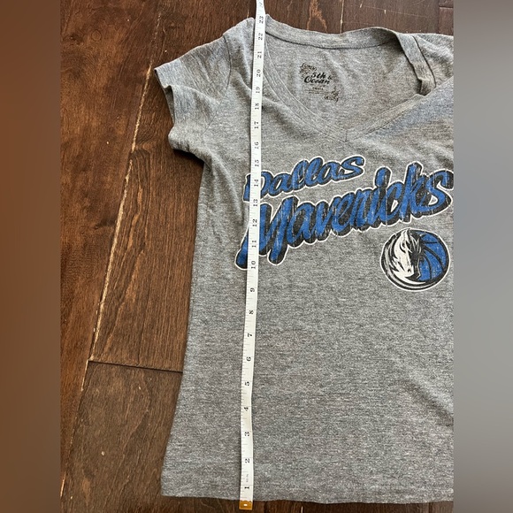 Women’s small 5th & Ocean Dallas Mavericks shirt - Picture 4 of 4